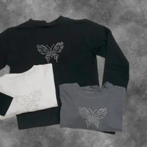 Camiseta Manga Larga Con Strass Mariposa
